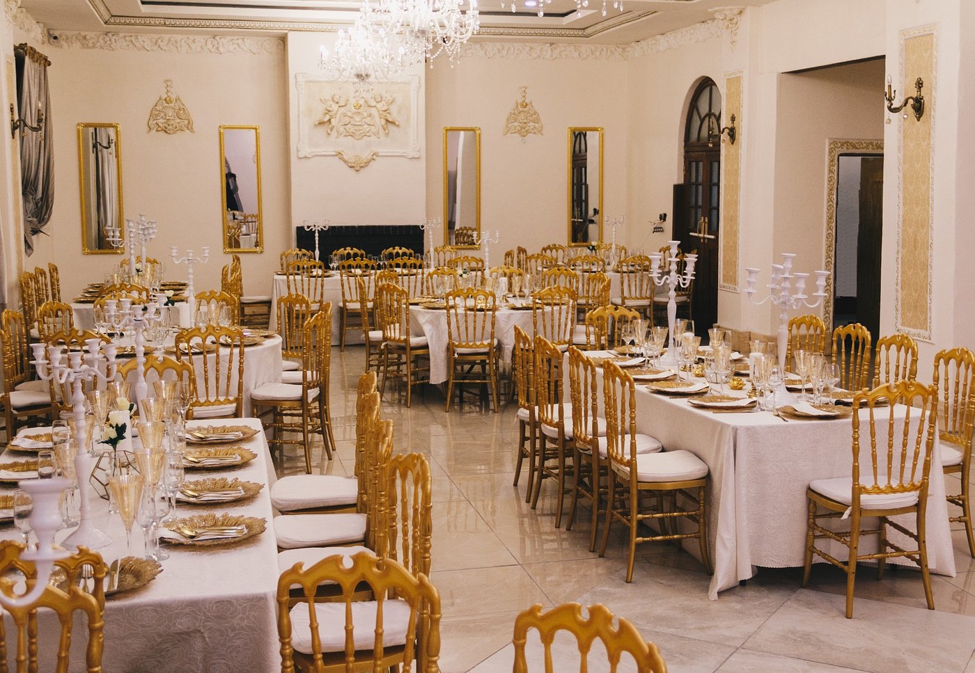 Wedding tables and gold chairs in Selborne Hall